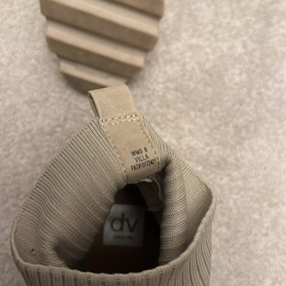 DV Dolce Vita Chelsea Lug Boot - Picture 6 of 6